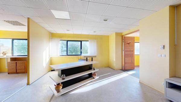 Saint Gaudens Showroom, bureaux, entrepôt