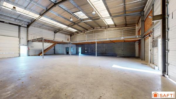 Saint Gaudens Showroom, bureaux, entrepôt