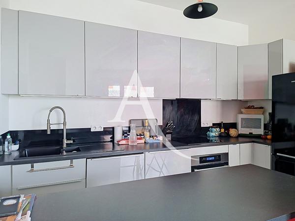 À VENDRE - MASSY OPÉRA - APPARTEMENT 3 PIÈCES AVEC EXTÉRIEUR - DOUBLE STATIONNEMENT DANS UNE RÉSIDENCE DE 2018