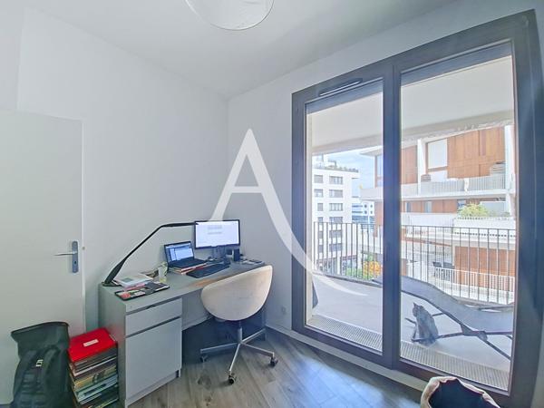 À VENDRE - MASSY OPÉRA - APPARTEMENT 3 PIÈCES AVEC EXTÉRIEUR - DOUBLE STATIONNEMENT DANS UNE RÉSIDENCE DE 2018