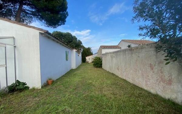 Terrain à vendre    La Flotte