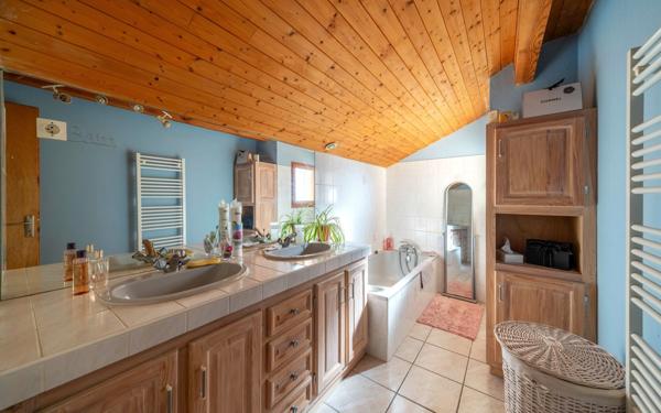 Maison à vendre    5 pièces •  Sanguinet