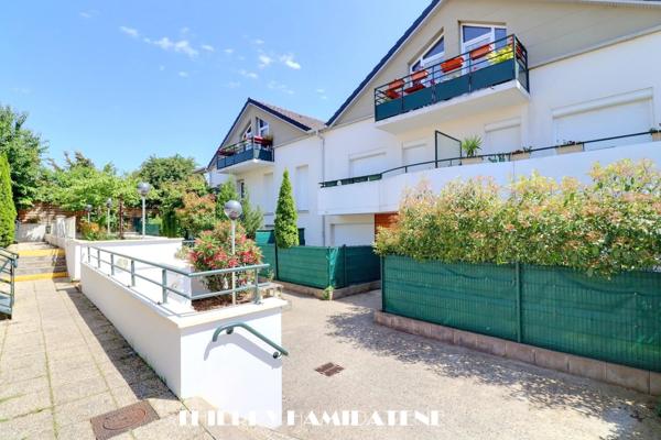 COLONIE - ANATOL FRANCE -ECOLE JULES FERRY TRES BEL  APPARTEMENT MODERNE RESIDENCE RECENTE NORMES BBC 4 PIECES AVEC BALCON 80M2 3 CHAMBRES 1 PARKING EN S/SOL