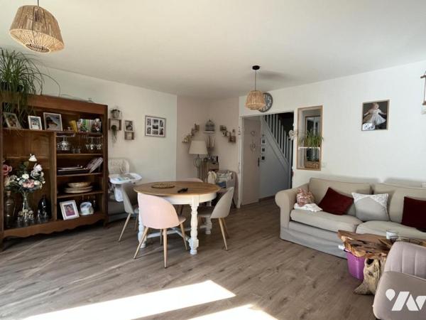 Maison de ville à usage d'habitation, mitoyenne des deux côtés