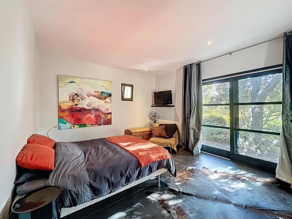 Villa moderne et élégante de plain-pied avec magnifique jardin, piscine et garage dans un quartier prisé de Lorgues
