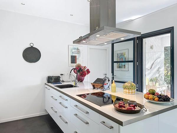 Villa moderne et élégante de plain-pied avec magnifique jardin, piscine et garage dans un quartier prisé de Lorgues