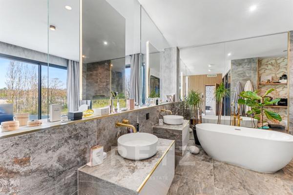 Villa contemporaine T7 première ligne du Tarn, avec piscine, ponton privé, garage