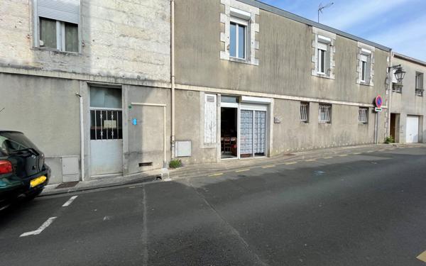 Maison à vendre    8 pièces •  Saintes