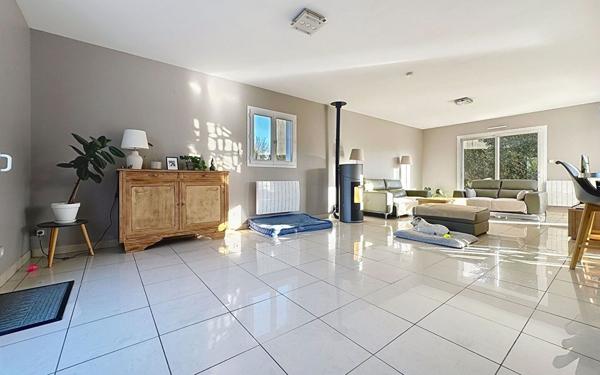 Maison à vendre    5 pièces •  Vergeroux