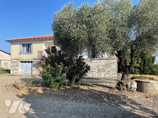 BUZET SUR BAISE ! Grande Maison sur 2 niveaux avec un grand bâtiment et grand terrain.