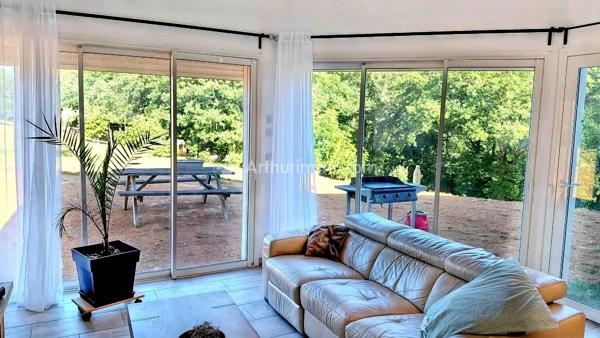 Vente                                                      Maison de village
                        
                     5 pièces                      121 m2                     à Castres