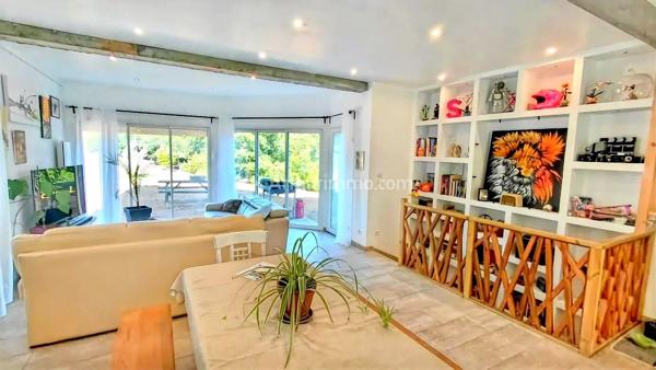 Vente                                                      Maison de village
                        
                     5 pièces                      121 m2                     à Castres