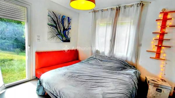 Vente                                                      Maison de village
                        
                     5 pièces                      121 m2                     à Castres