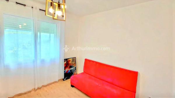 Vente                                                      Maison de village
                        
                     5 pièces                      121 m2                     à Castres