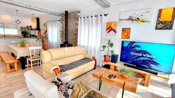 Vente                                                      Maison de village
                        
                     5 pièces                      121 m2                     à Castres