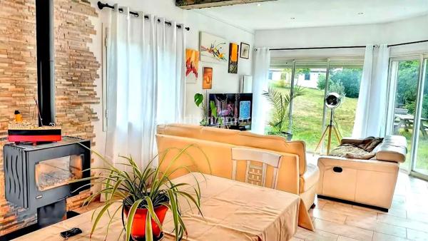 Vente                                                      Maison de village
                        
                     5 pièces                      121 m2                     à Castres