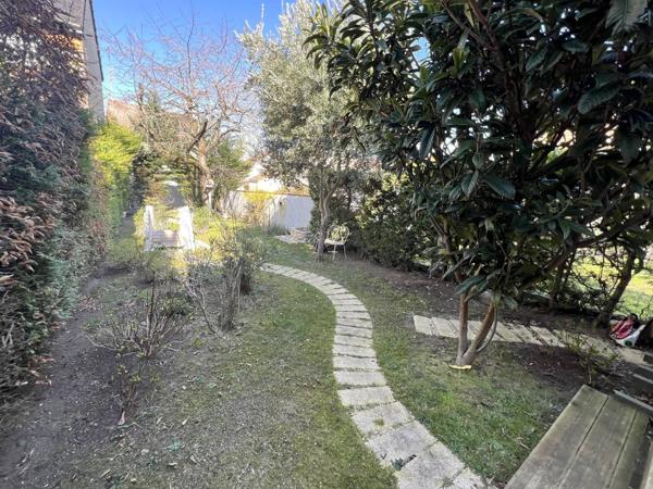 Charmante maison de quatre pièces avec jardin à Nanterre Mont-Valérien