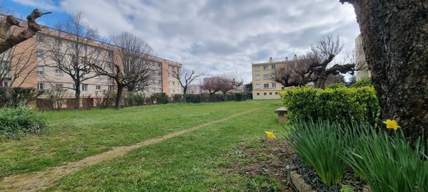 Appartement type 4, très lumineux avec garage et balcon - à Guilherand-Granges