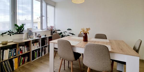 Appartement type 4, très lumineux avec garage et balcon - à Guilherand-Granges