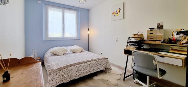 Appartement type 4, très lumineux avec garage et balcon - à Guilherand-Granges