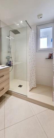 Appartement type 4, très lumineux avec garage et balcon - à Guilherand-Granges