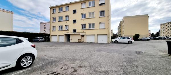 Appartement type 4, très lumineux avec garage et balcon - à Guilherand-Granges