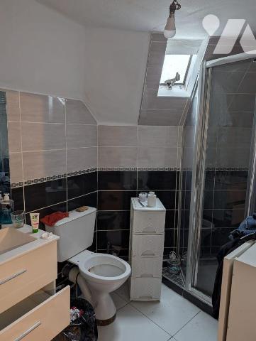 Immeuble à usage commercial ( avec exploitant ) et d'habitation en plein centre bourg du Lude
...