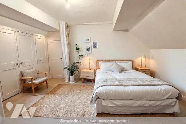 Immeuble à usage commercial ( avec exploitant ) et d'habitation en plein centre bourg du Lude
...