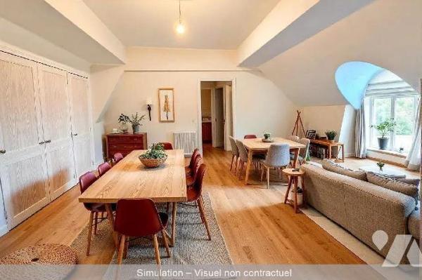 Immeuble à usage commercial ( avec exploitant ) et d'habitation en plein centre bourg du Lude
...