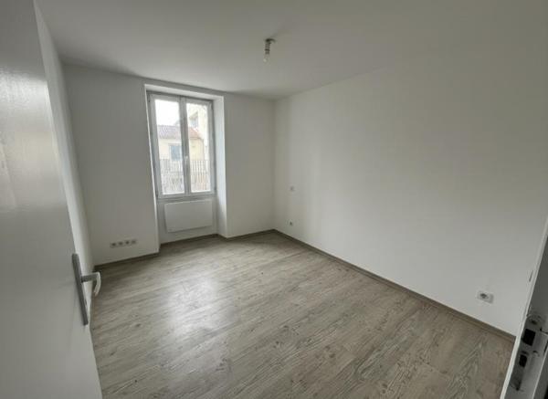 Maison à louer |  Mirambeau |  3 pièces | 82 m²