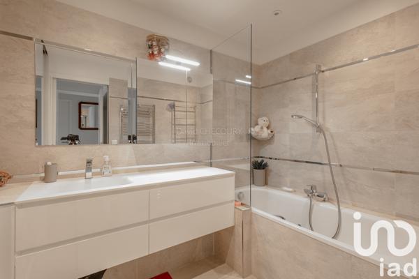 Apartment for sale 5 rooms 122 m² Courbevoie