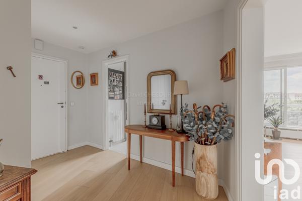Apartment for sale 5 rooms 122 m² Courbevoie