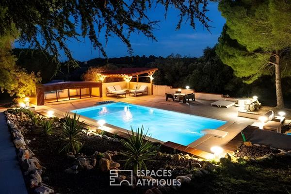 Belle villa à l’esprit hacienda méditerranéen, nichée dans son écrin de verdure à deux pas de la mer