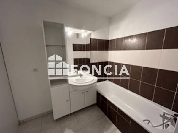 Location Appartement 3 pièces 53.6 m² - 1/25 RUE DES SICAUDS Saint Michel 16470