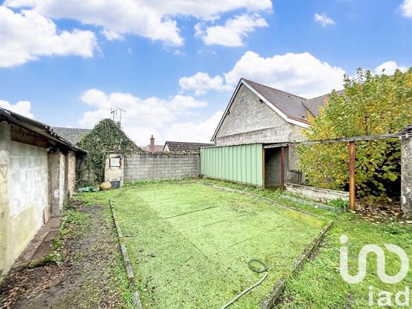 Maison de village 4 pièces de 84 m² à Dampierre-en-Burly (45570)