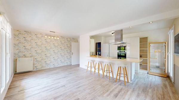 BAYONNE T3 de 70 m² avec balcon, parking en sous-sol et aérien
