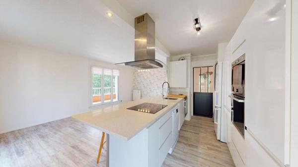 BAYONNE T3 de 70 m² avec balcon, parking en sous-sol et aérien