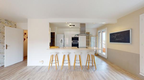 BAYONNE T3 de 70 m² avec balcon, parking en sous-sol et aérien