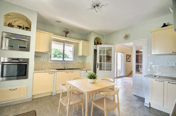 Maison à vendre de 217 m² au calme, sur plus de 2 100 m² de parcelle, à 7 min de Châtelaillon-Plage