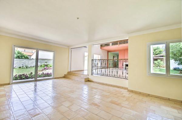 Maison à vendre de 217 m² au calme, sur plus de 2 100 m² de parcelle, à 7 min de Châtelaillon-Plage