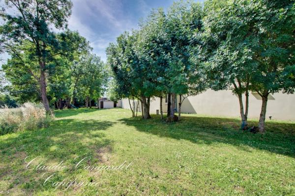 Maison à vendre de 217 m² au calme, sur plus de 2 100 m² de parcelle, à 7 min de Châtelaillon-Plage