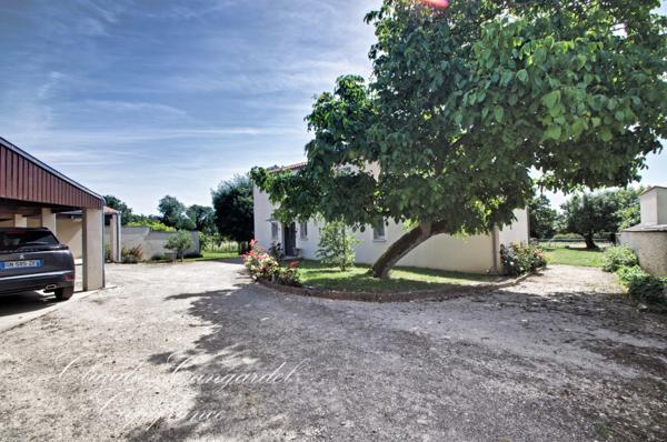 Maison à vendre de 217 m² au calme, sur plus de 2 100 m² de parcelle, à 7 min de Châtelaillon-Plage