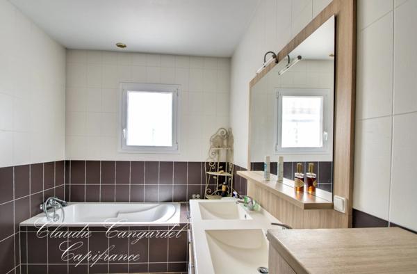 Maison à vendre de 217 m² au calme, sur plus de 2 100 m² de parcelle, à 7 min de Châtelaillon-Plage