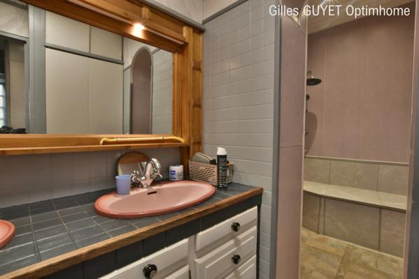 10MN de BERNAY T7 151M² 185000€ avec garage et terrain de 500M² ( Bourg avec commerces)