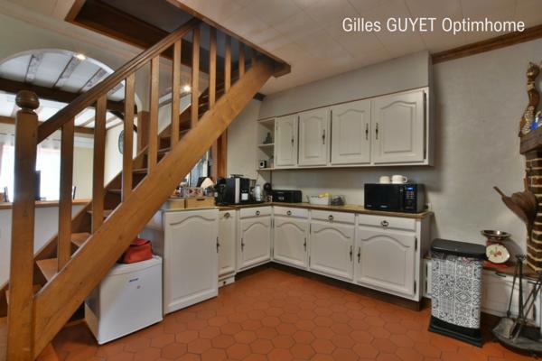 10MN de BERNAY T7 151M² 185000€ avec garage et terrain de 500M² ( Bourg avec commerces)