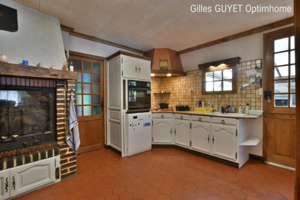 10MN de BERNAY T7 151M² 185000€ avec garage et terrain de 500M² ( Bourg avec commerces)