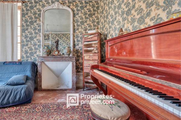 Maison bourgeoise à réhabiliter et sa grange en pierres