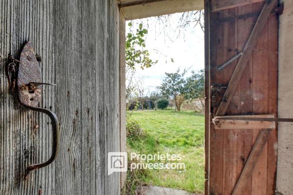 Maison bourgeoise à réhabiliter et sa grange en pierres