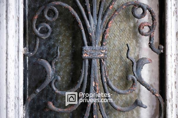 Maison bourgeoise à réhabiliter et sa grange en pierres