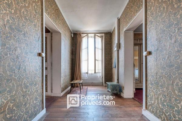 Maison bourgeoise à réhabiliter et sa grange en pierres